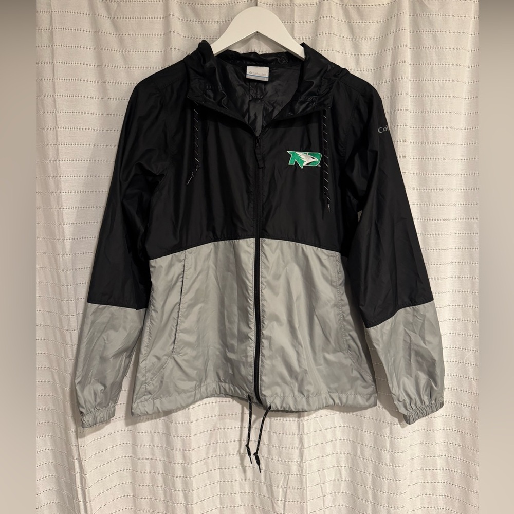 UND Fighting Hawks Columbia Lightweight Windbreaker Jacket Size Small